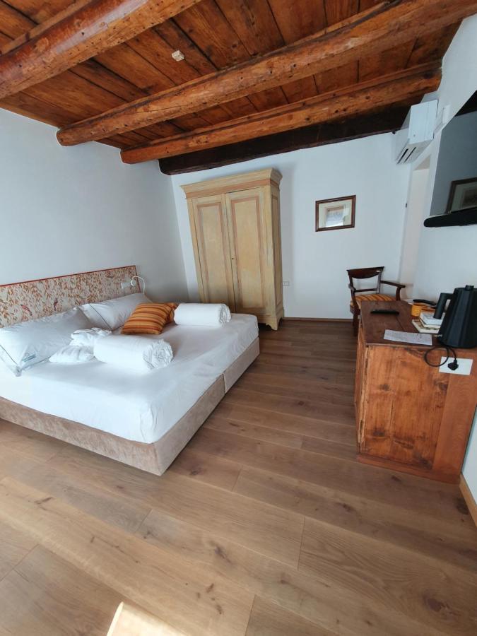 Casa Castagna 1620 Bed and Breakfast Mergozzo Buitenkant foto